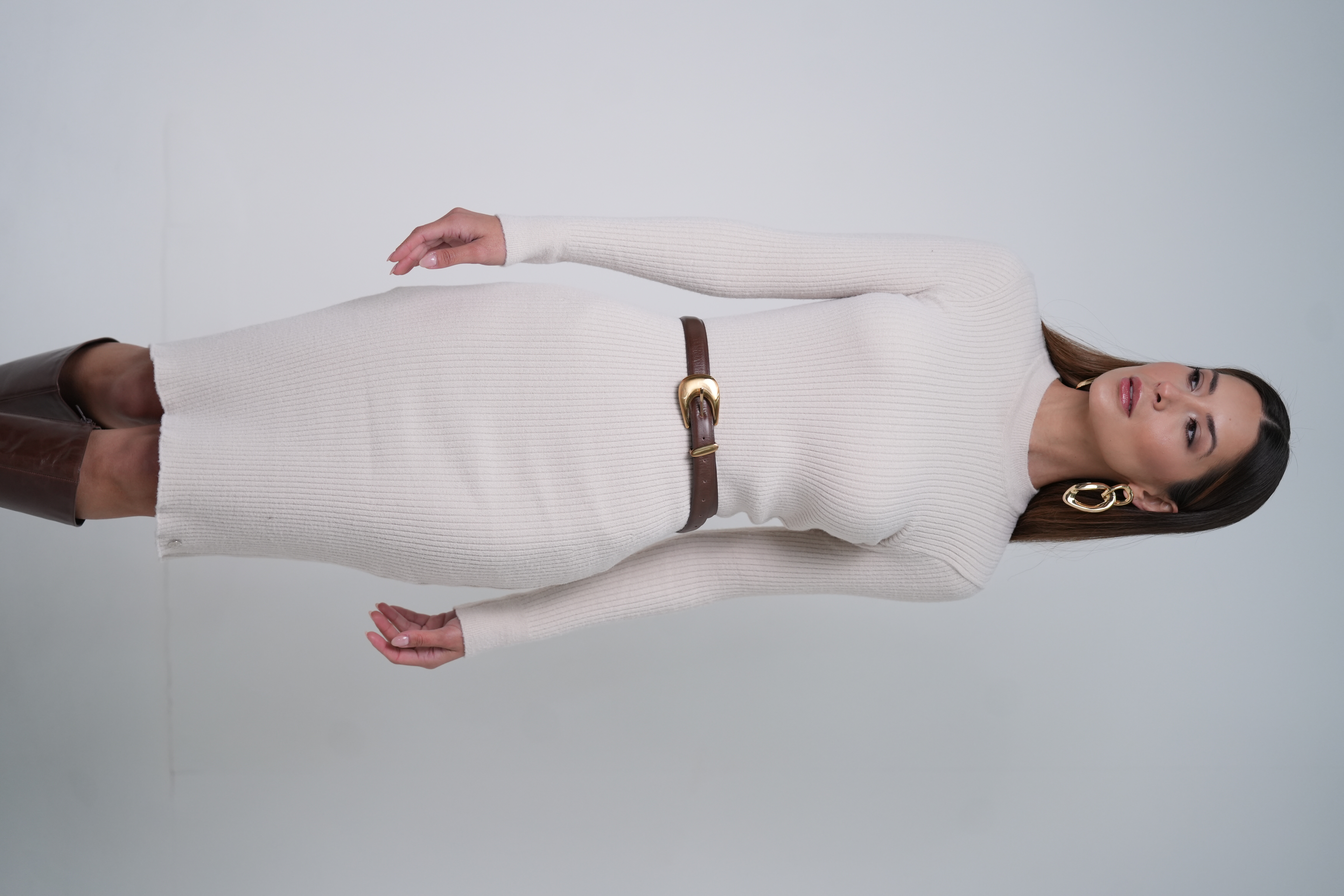 VESTIDO PLUMA - hover
