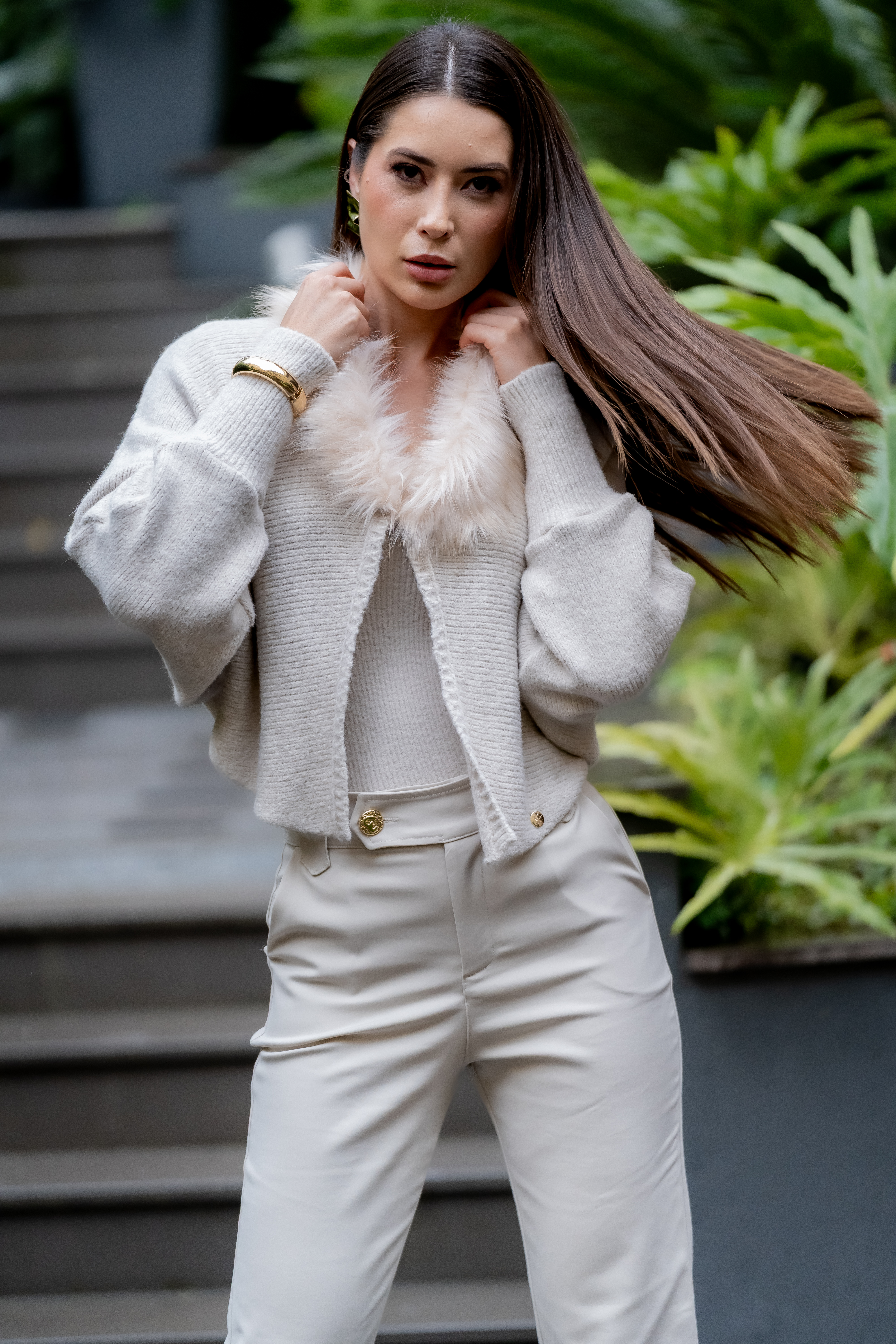 CAPA CURTA GOLA PELE