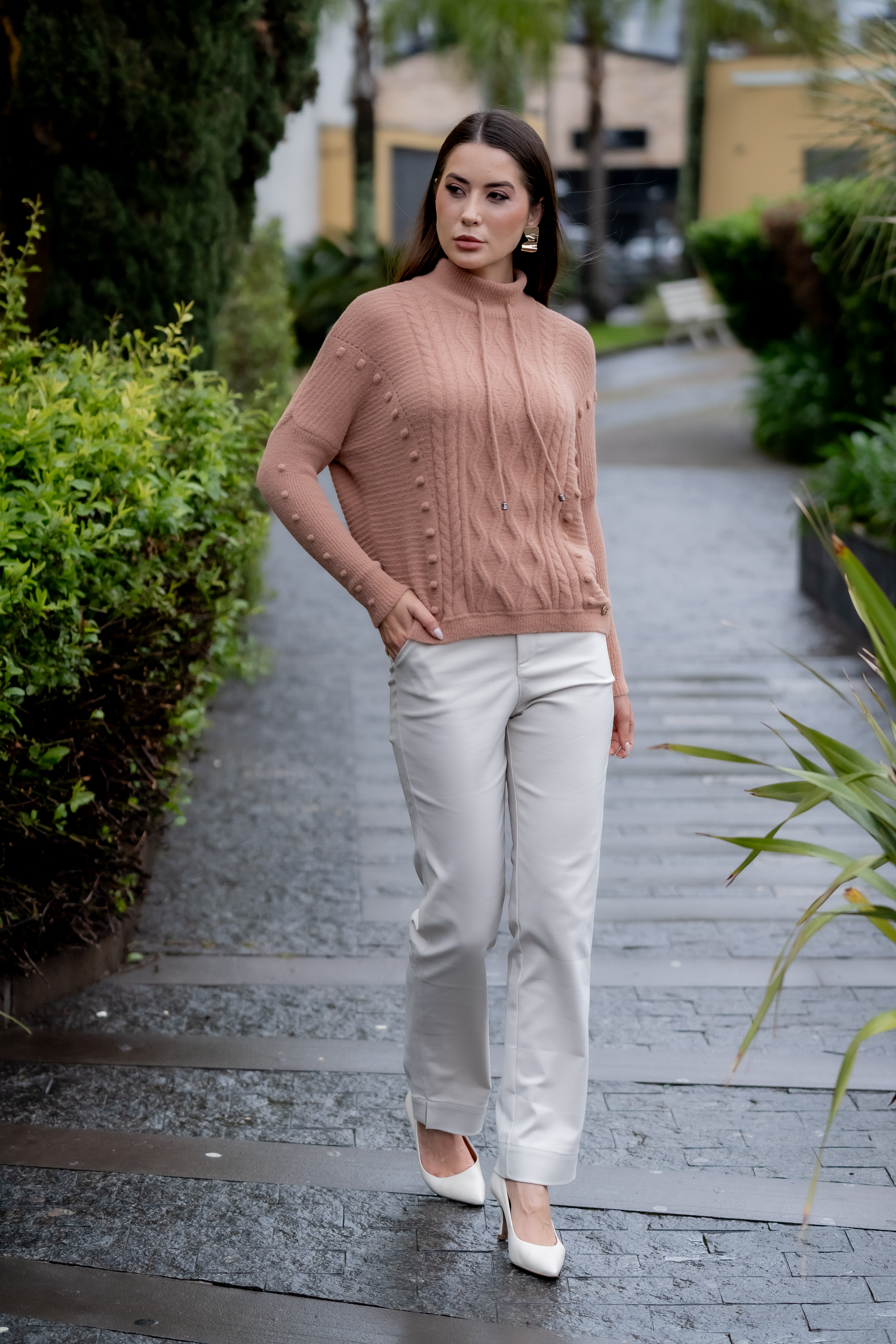 BLUSA PLUMA GOLA CORDÃO